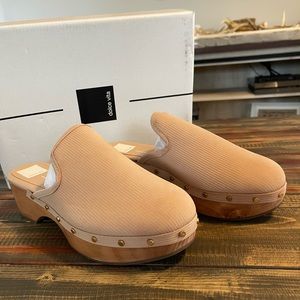 Dolce Vita Closen Camel Nubuck size 8